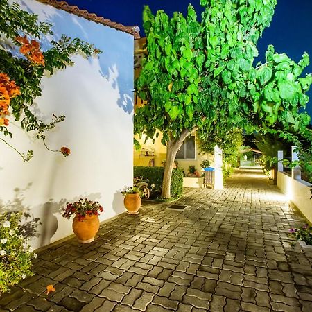 Koulouris Apartments & Studios カリヴェス エクステリア 写真