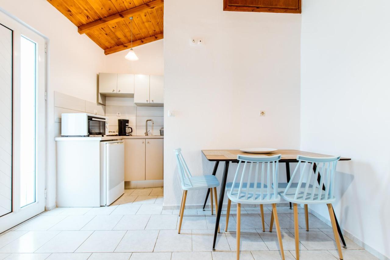 Koulouris Apartments & Studios カリヴェス エクステリア 写真