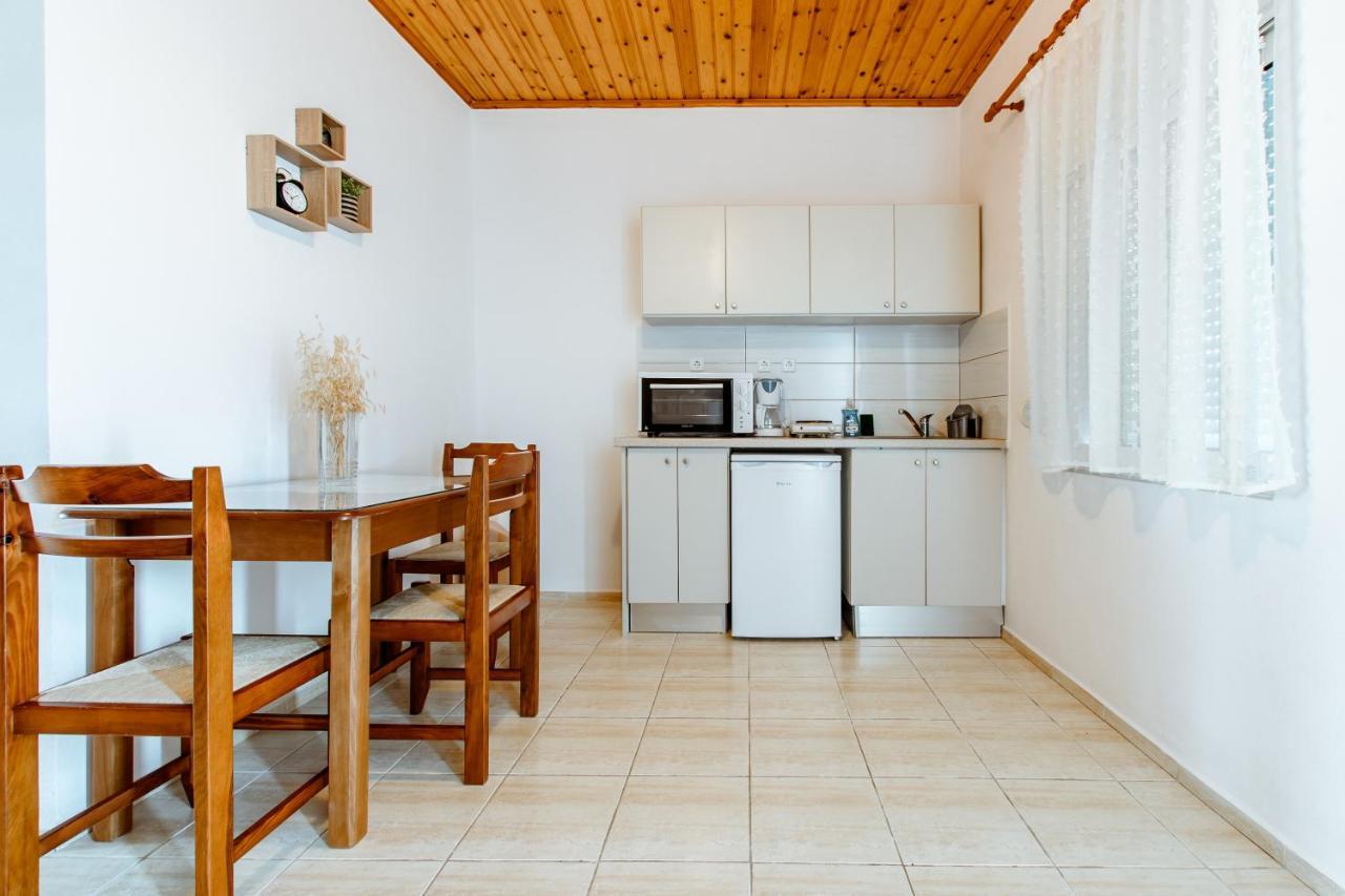 Koulouris Apartments & Studios カリヴェス エクステリア 写真