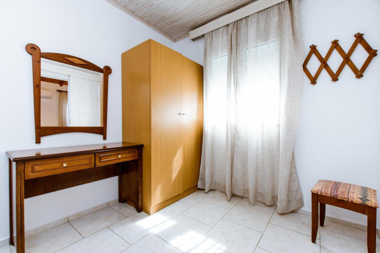 Koulouris Apartments & Studios カリヴェス エクステリア 写真