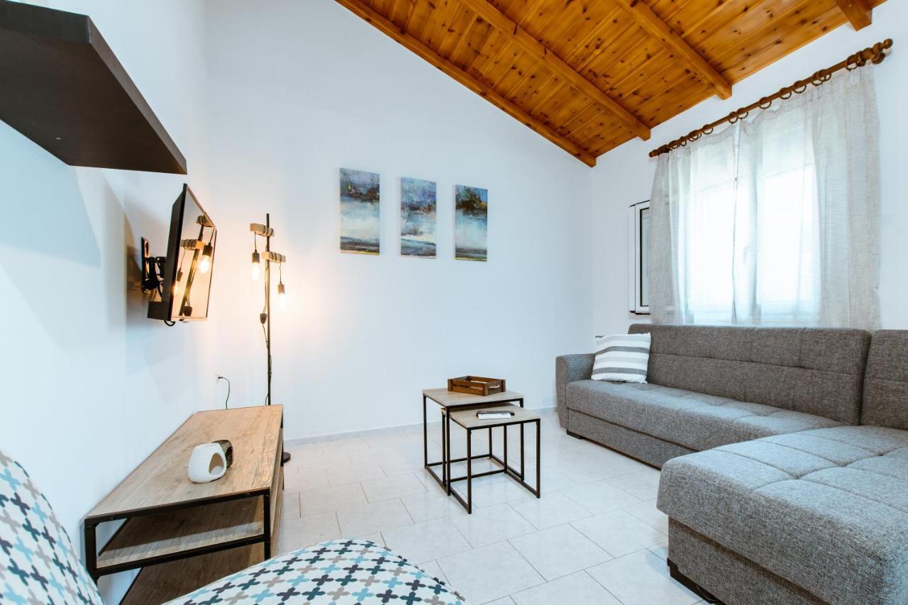Koulouris Apartments & Studios カリヴェス エクステリア 写真