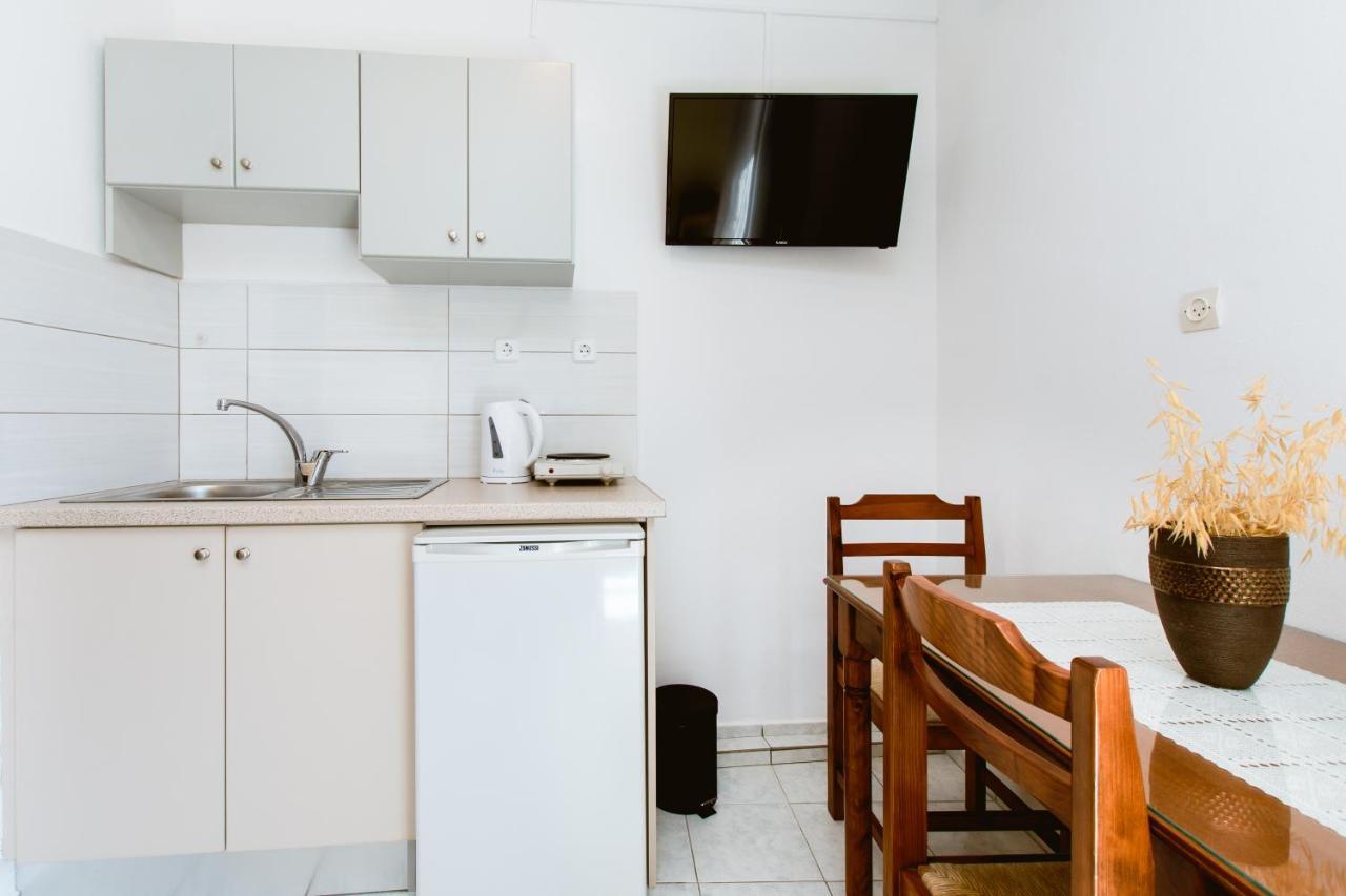 Koulouris Apartments & Studios カリヴェス エクステリア 写真