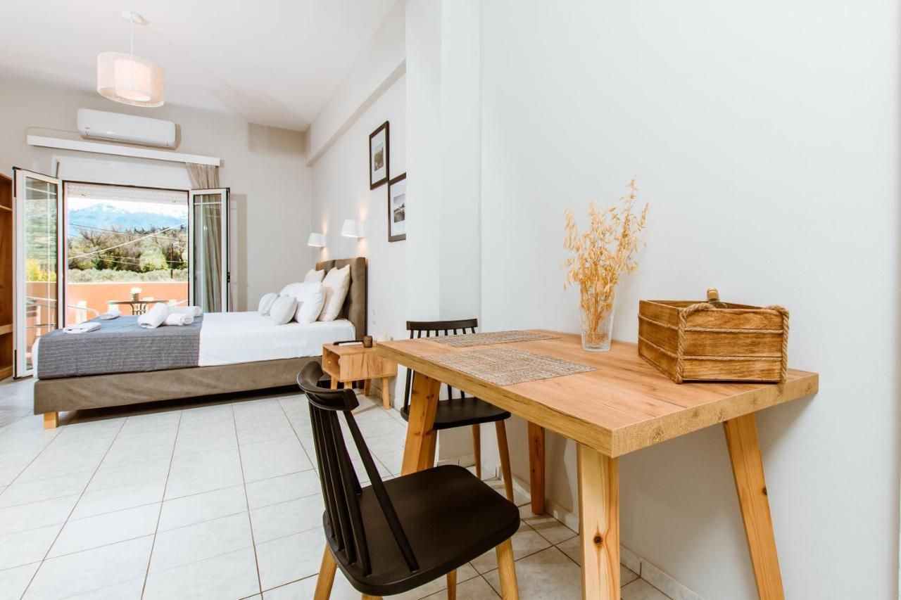Koulouris Apartments & Studios カリヴェス エクステリア 写真