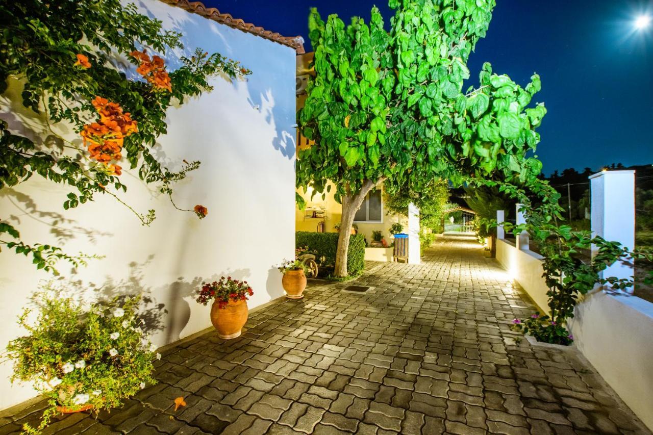 Koulouris Apartments & Studios カリヴェス エクステリア 写真